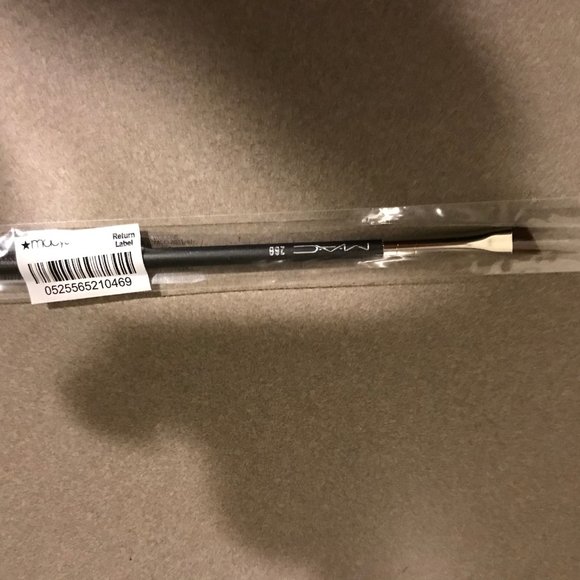 MAC Cosmetics Makeup Brushes - Picture 8 of 9